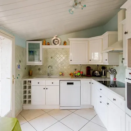 Carole Yourhosthelper. Βίλα Roquebrune-sur Argens