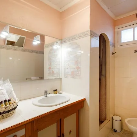 Villa Carole Yourhosthelper. *