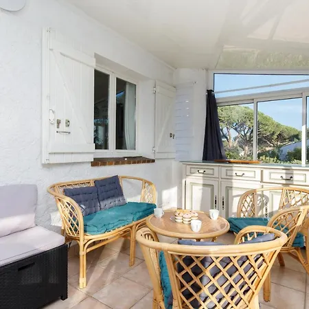 Carole Yourhosthelper. * Roquebrune-sur Argens