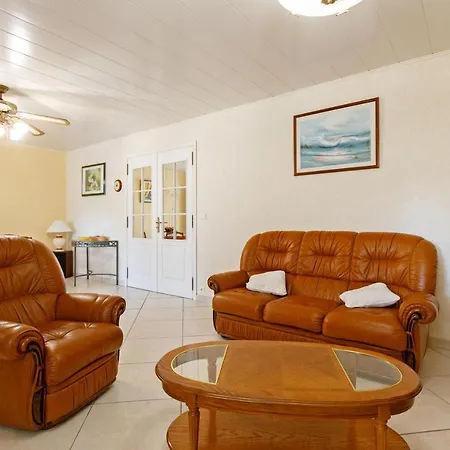 Carole Yourhosthelper. Roquebrune-sur Argens