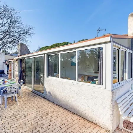 Willa Carole Yourhosthelper. Roquebrune-sur Argens